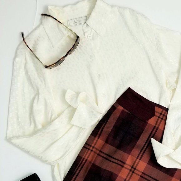 FIND THESE BEAUTIES & SO MUCH MORE IN MY CLOSET! - Picture 2 of 5